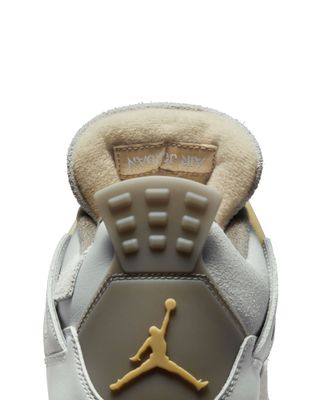 AIR JORDAN 4 RETRO SE PHOTON DUST