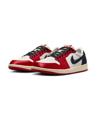 AURORA_FN0432-100_PHCFH001-2000 AIR JORDAN 1 RETRO LOW OG SP TROPHY ROOM AWAY