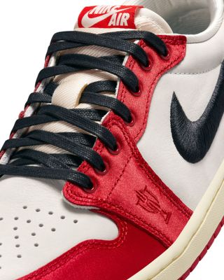 AURORA_FN0432-100_PHSYD001-2000 AIR JORDAN 1 RETRO LOW OG SP TROPHY ROOM AWAY