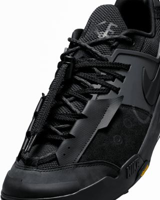 NIKE ZEGAMADOME SP SACAI BLACK