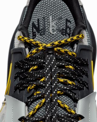 NIKE ZEGAMADOME SP SACAI MATTE SILVER