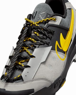 NIKE ZEGAMADOME SP SACAI MATTE SILVER