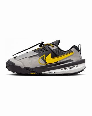NIKE ZEGAMADOME SP SACAI MATTE SILVER