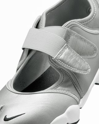 WMNS NIKE AIR RIFT METALLIC SILVER