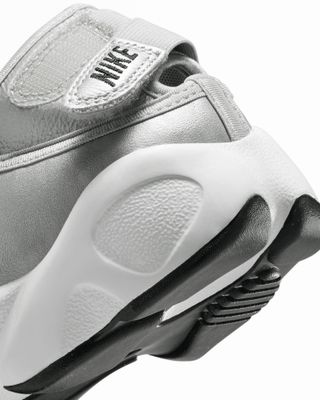 WMNS NIKE AIR RIFT METALLIC SILVER