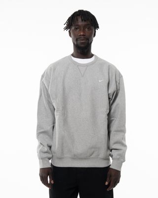 NIKE SOLO SWSH CREWNECK DARK GREY HEATHER
