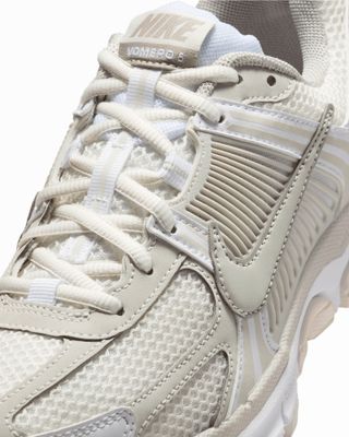W NIKE ZOOM VOMERO 5 LIGHT BONE
