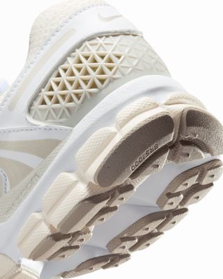 W NIKE ZOOM VOMERO 5 LIGHT BONE