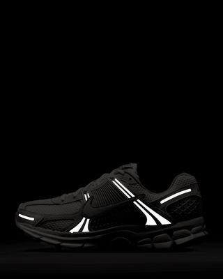 W NIKE ZOOM VOMERO 5 LIGHT BONE