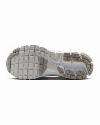 W NIKE ZOOM VOMERO 5 LIGHT BONE