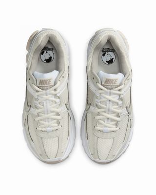 W NIKE ZOOM VOMERO 5 LIGHT BONE
