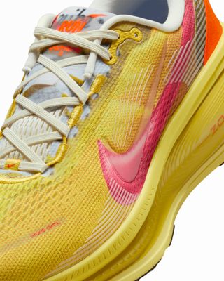 IH3576-999-df NIKE VOMERO 18 SE MULTICOLOR