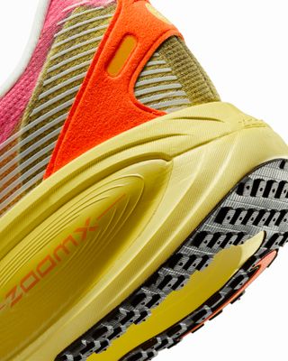 IH3576-999-dr NIKE VOMERO 18 SE MULTICOLOR