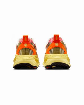 IH3576-999-r NIKE VOMERO 18 SE MULTICOLOR