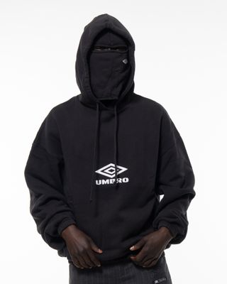 UMBRO OG LOGO MASK HOODIE WASHED BLACK