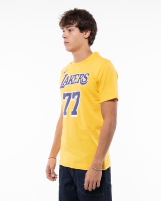 NIKE NBA DONCIC LAKERS SS TEE AMARILLO
