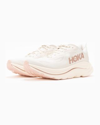 1162031ARRS-3 HOKA W CLIFTON 10 ALABASTER
