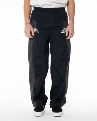 UMBRO GUARDING TRACKSUIT PANTS BLACK