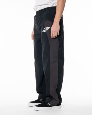 UMBRO GUARDING TRACKSUIT PANTS BLACK