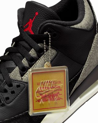 IR0914-400-dc AIR JORDAN 3 LEVI'S® BLACK AND WHITE