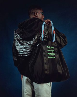 PLEASURES X TOPOLOGIE SUMMIT TOTE LARGE