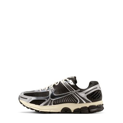 NIKE ZOOM VOMERO 5 BLACK METALLIC SILVER