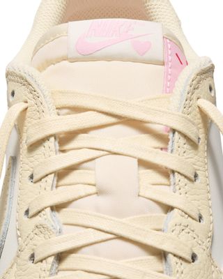 AIR JORDAN 1 LOW OG SP TS SHY PINK