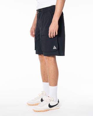 NIKE ACG SMITH SUMMIT CARGO SHORT BLACK