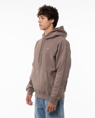 NIKE SOLO SWOOSH HOODIE MINK BROWN