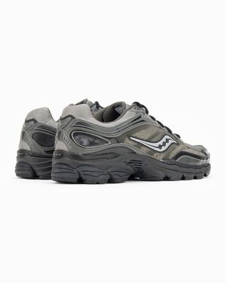 S102073-1002-6 SAUCONY PROGRID OMNI 9 PEAT