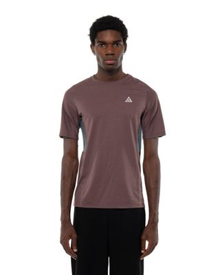 NIKE ACG SOLAR CHASE SS TEE TATTOO