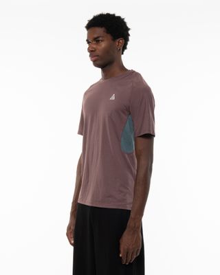 NIKE ACG SOLAR CHASE SS TEE TATTOO