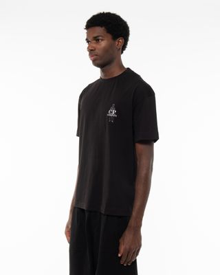 C.P. COMPANY LOGO SS TEE RAVEN