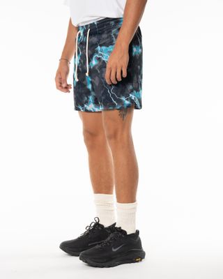 NIKE STANDARD ISSUE 5 MESH SHORT