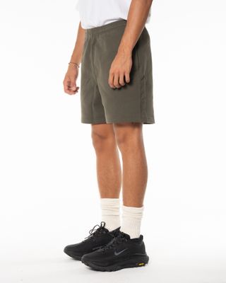 NIKE NRG 560 FLEECE SHORT CARGO KHAKI