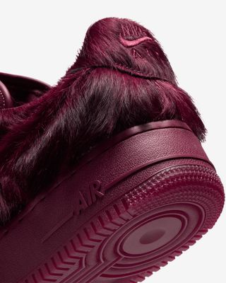 NIKE AIR FORCE 1 QS TEAM RED
