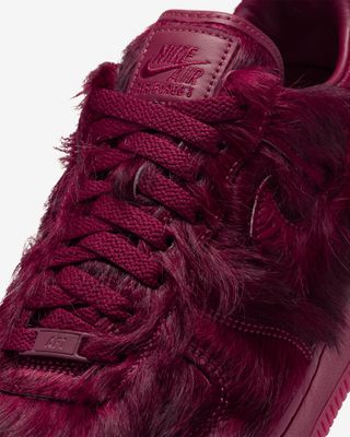 NIKE AIR FORCE 1 QS TEAM RED