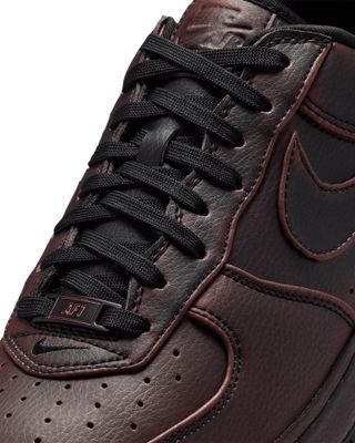 NIKE AIR FORCE 1 LOW RETRO PREMIUM BLACK