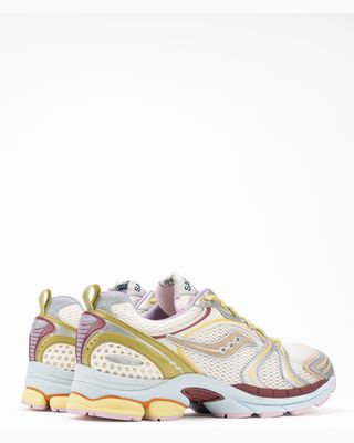SAUCONY PROGRID TRIUMPH 4 EVELYNN WORLD